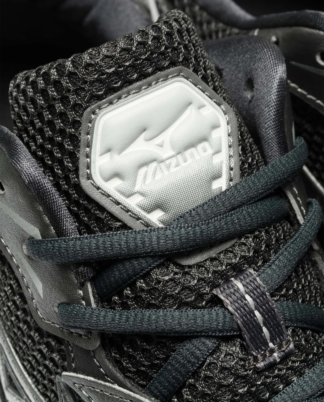 Mizuno - Wave Rider 10 - Black Sand/Metallic Grey Shoes Mizuno