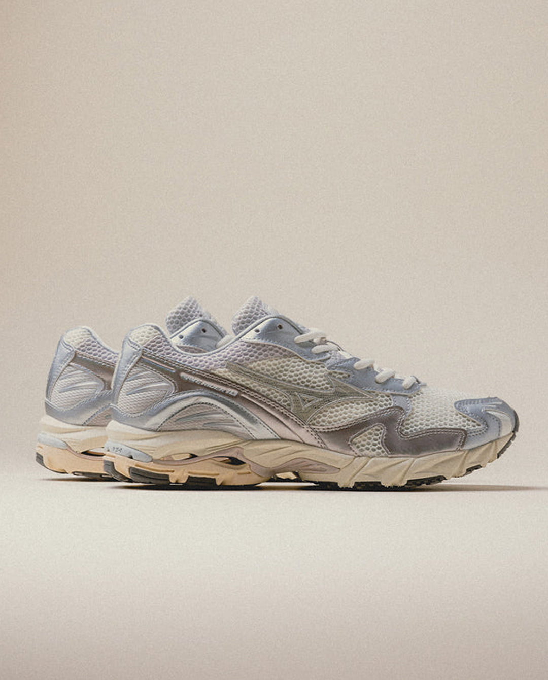 Mizuno Wave Rider 10 Snow White/White Sand FallenFront - Main Image