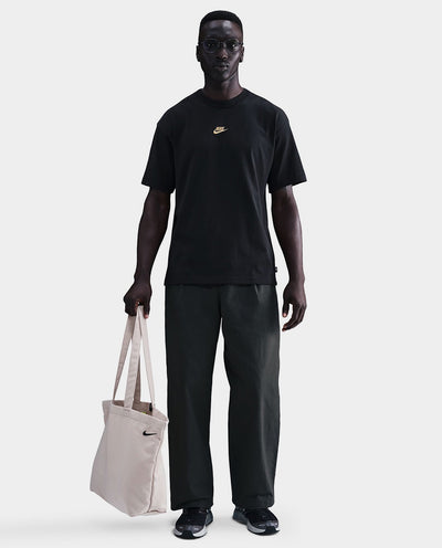 Nike - Premium Essentials T-Shirt - Black/Gold T-Shirts Nike