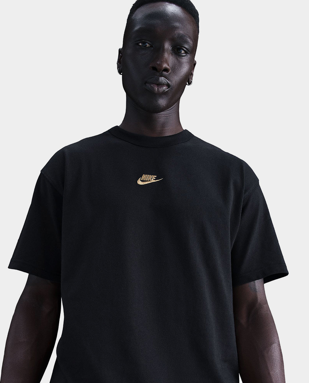 Nike - Premium Essentials T-Shirt - Black/Gold T-Shirts Nike