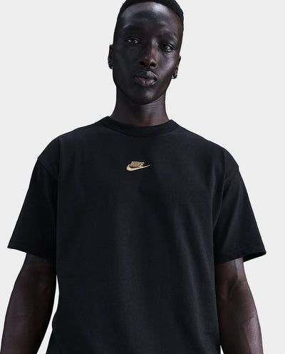 Nike - Premium Essentials T-Shirt - Black/Gold T-Shirts Nike