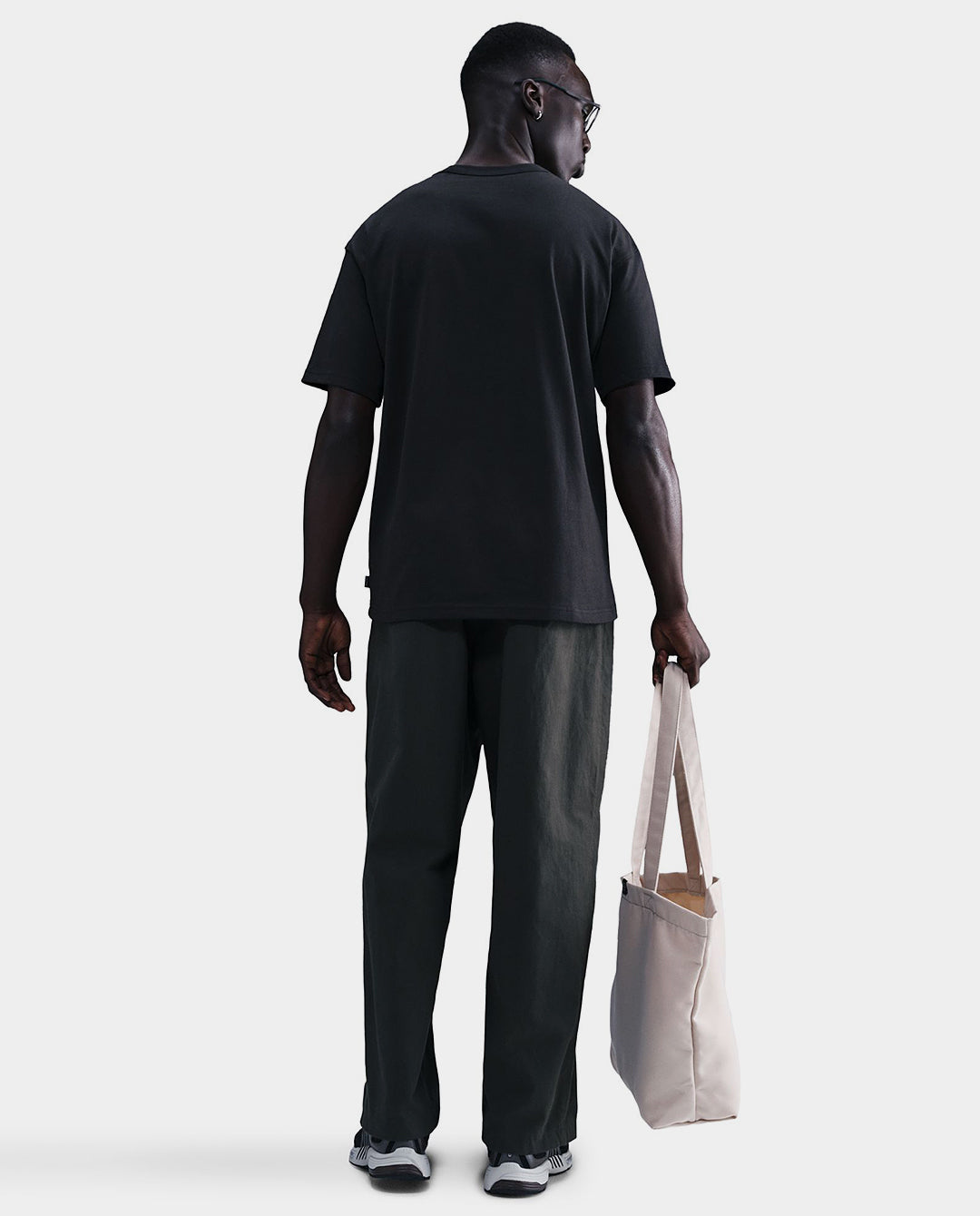 Nike - Premium Essentials T-Shirt - Black/Gold T-Shirts Nike