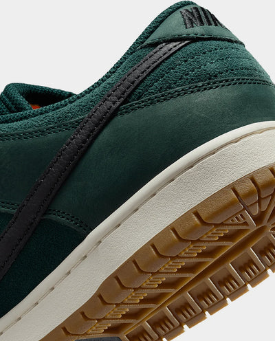 Nike SB - Dunk Low Pro Shoe - Deep Fir Shoes Nike