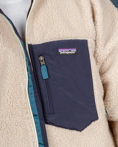 An Iconic jacket in the Patagonia range, the Retro-X in a natural colourway is a warm and windproof, comfortable fleece. Made using partially recycled Sherpa fabric that's ready to take on any chills with ease. Shop Patagonia Fleece at FallenFront.