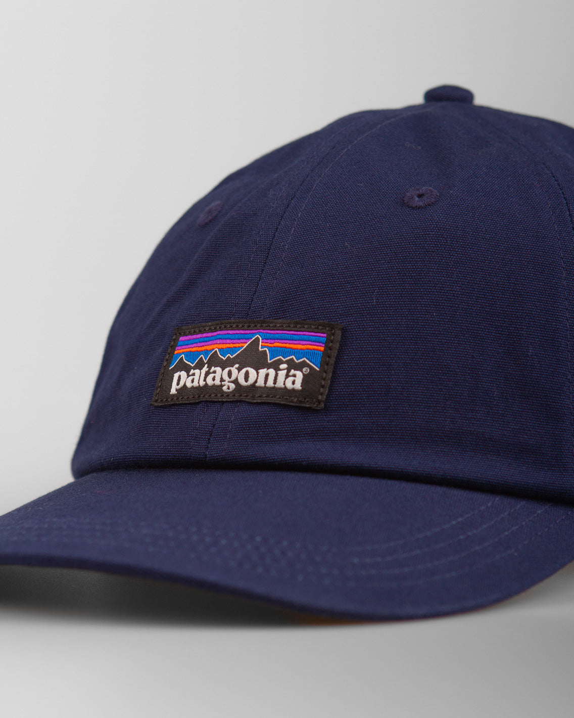 Crafted from 100% organic cotton, the Patagonia P-6 Label Trad Cap in Classic navy is a comfortable and sleek 6-panel cap, complete with a curved brim and snapback closure. This Patagonia hat is perfect for chill days, or use it as a way to spruce up any streetwear outfit. Signed off with the iconic Patagonia P-6 Label on the centre front.