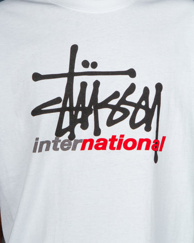 Need a new short sleeve t-shirt in your rotation? The Stussy International Tee in white is made from soft cotton and features a comfortable ribbed neckline. Made in a relaxed fit with a double-stitched hem and short sleeves, this white t-shirt is detailed with a Stussy International graphic on the centre front.