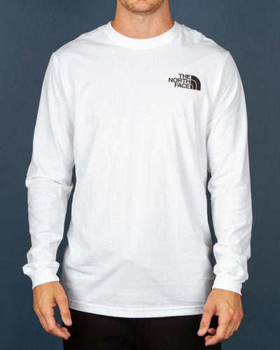 The North Face Longsleeve Box NSE Tee in White/Red is a classic long sleeve, perfect for layering this winter. As the weather gets colder, we need some simple options to keep both warm and stylish, this black long sleeve is all you need. Constructed from premium cotton and featuring the iconic TNF logo printed on the front and back, this t-shirt is finished with comfortable ribbed cuffs and a crew neckline.