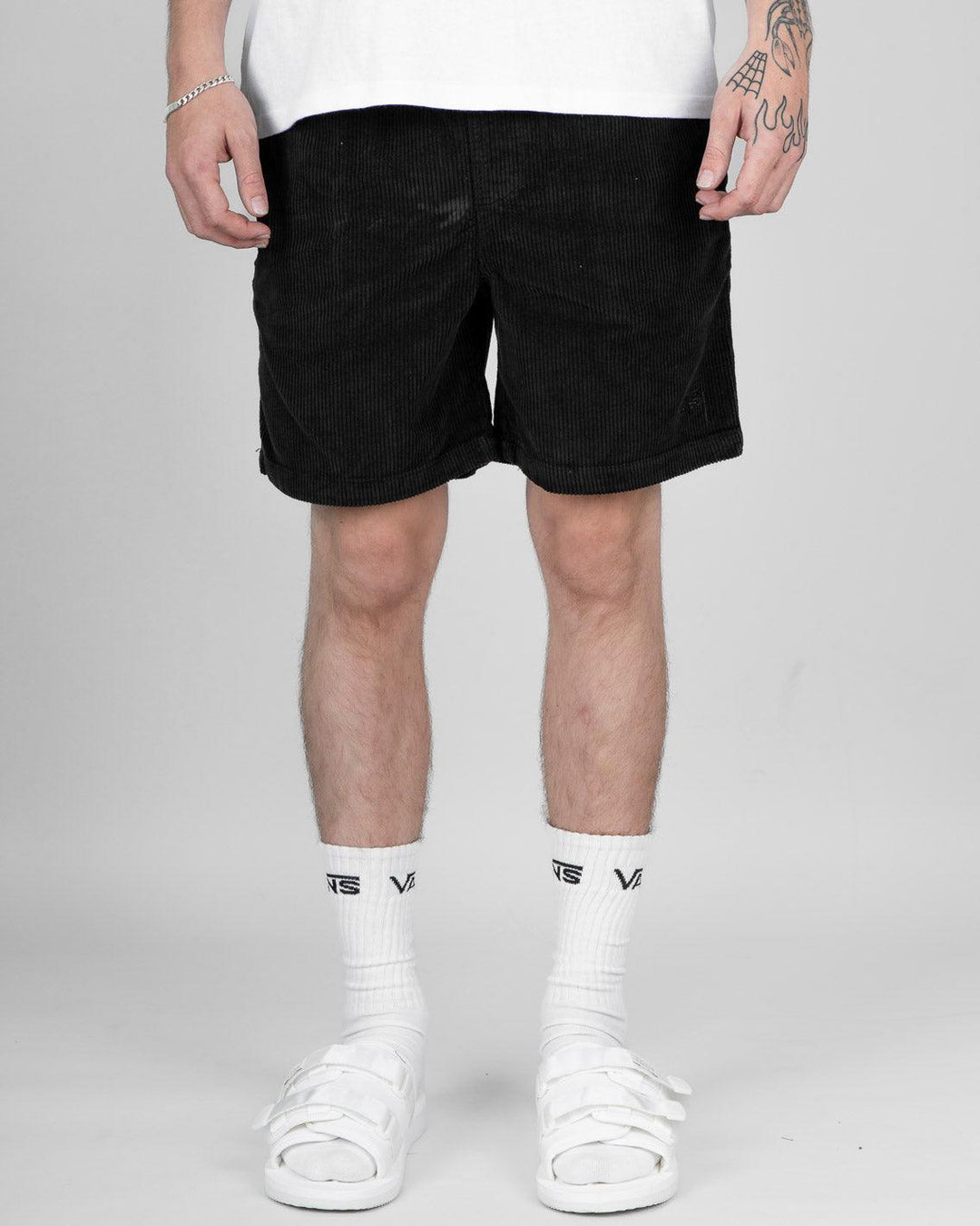 STUSSY Wide Wale Cord Beachshorts ブラック Stussy Wide Wale Cord Beachshort in Black | FallenFront